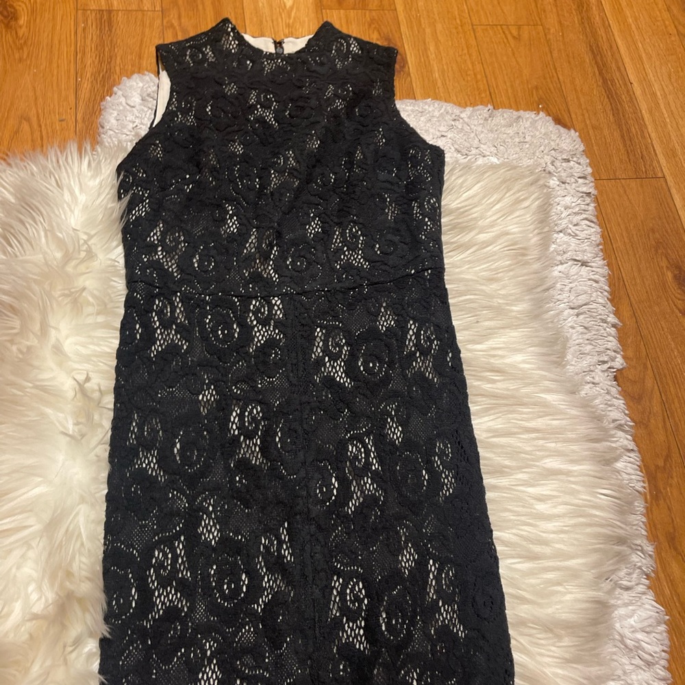 Alice + Olivia Gisela High-Neck Lace Contrast Dress - Picture 15 of 16